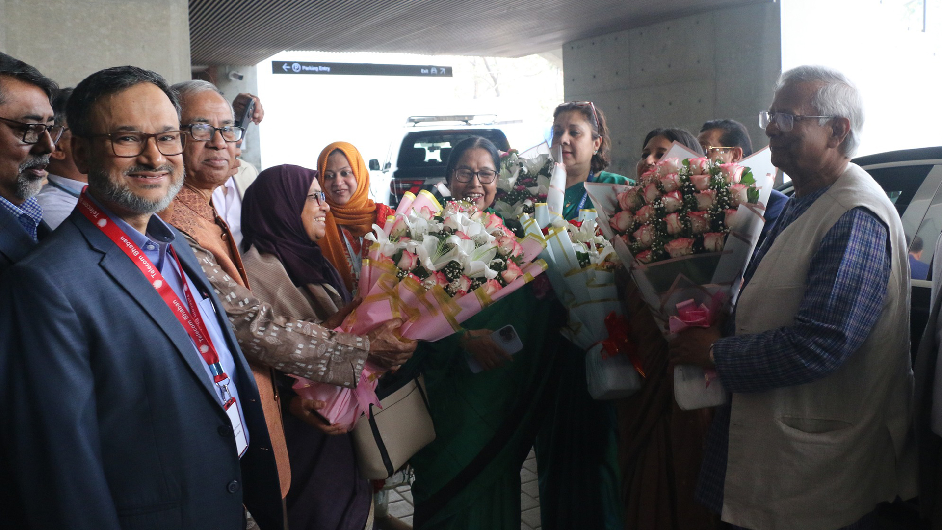 নিজ প্রতিষ্ঠানে ফিরলেন ড. ইউনূস