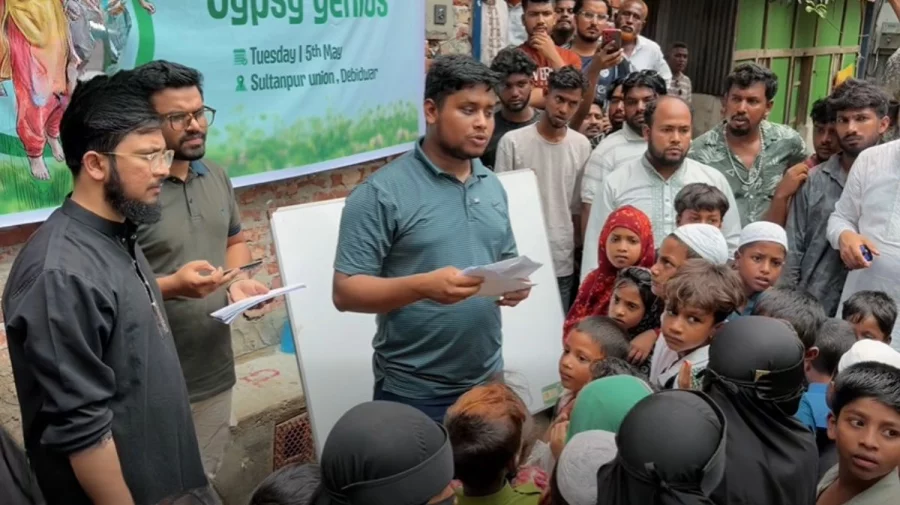 নিজের প্রথম মাসের বেতন বেদে শিক্ষার্থীদের দিলেন হাসনাত